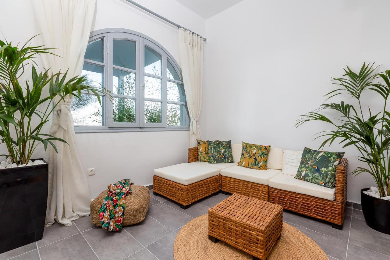 Divino Suites (Adults Only) Тира Экстерьер фото